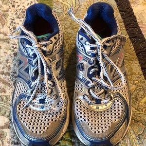 New Balance running tennis shoes